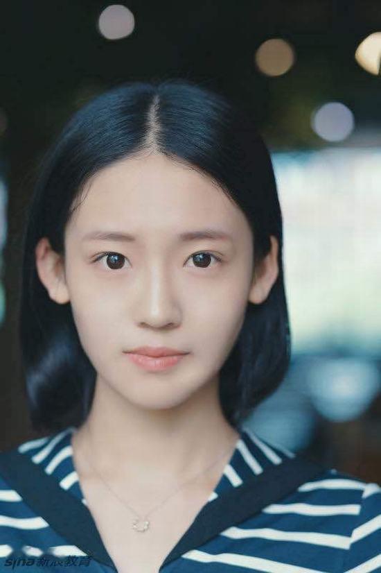 山西校花吃瓜,校园风云再起,瓜田李下引热议