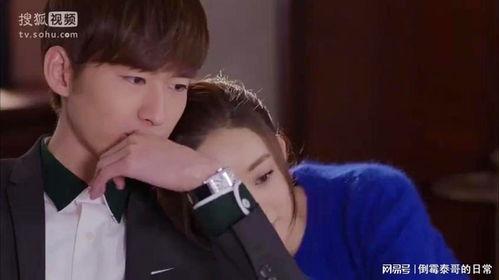 婚礼男生唱歌吃瓜,新郎唱歌引众捧,吃瓜群众笑翻天