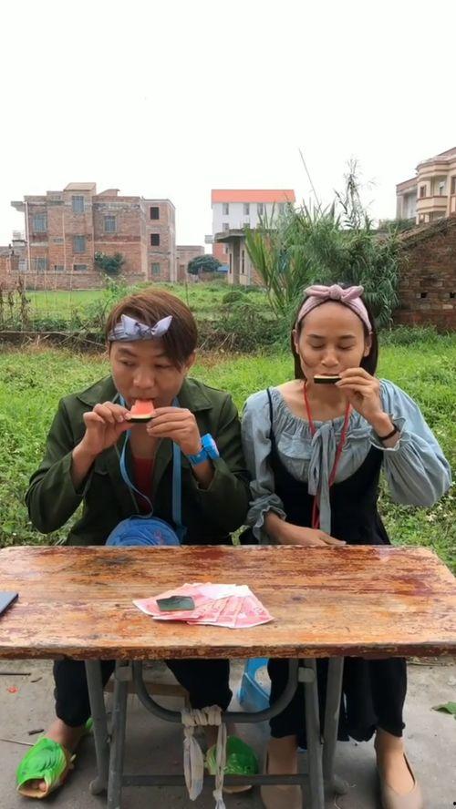 农村吃瓜阿姨,揭秘乡村生活点滴